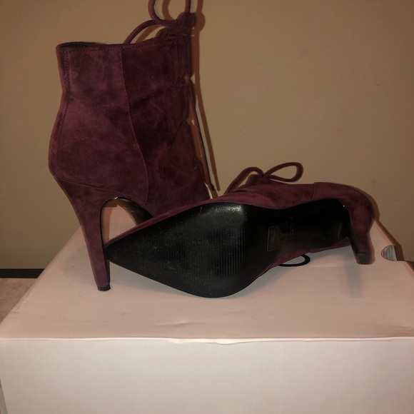 Aldo; suede lace-up bootie; very nice, classy and comfortable; very soft - Picture 4 of 15